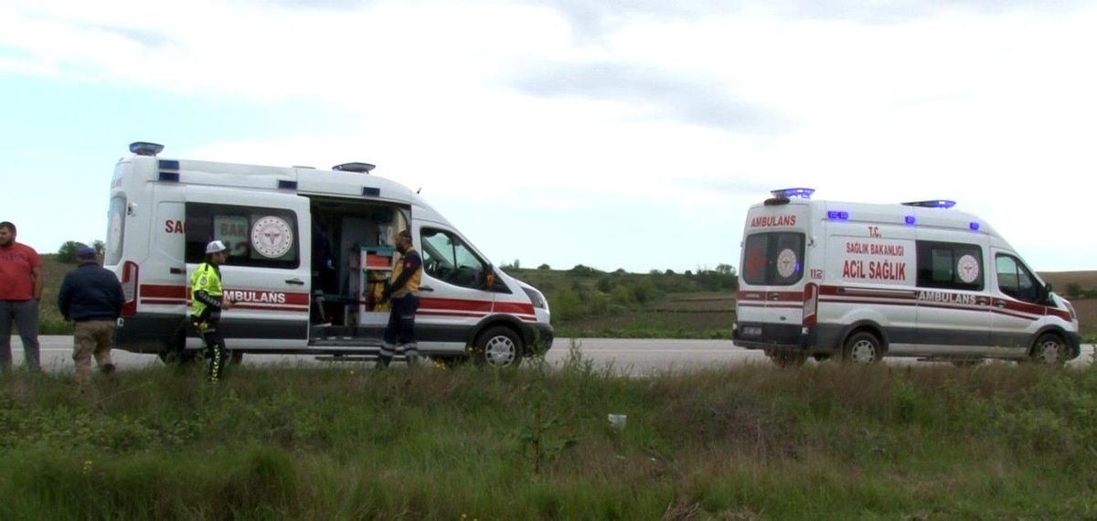 Edirne'de kamyonet otomobile çarptı: 2 yaralı