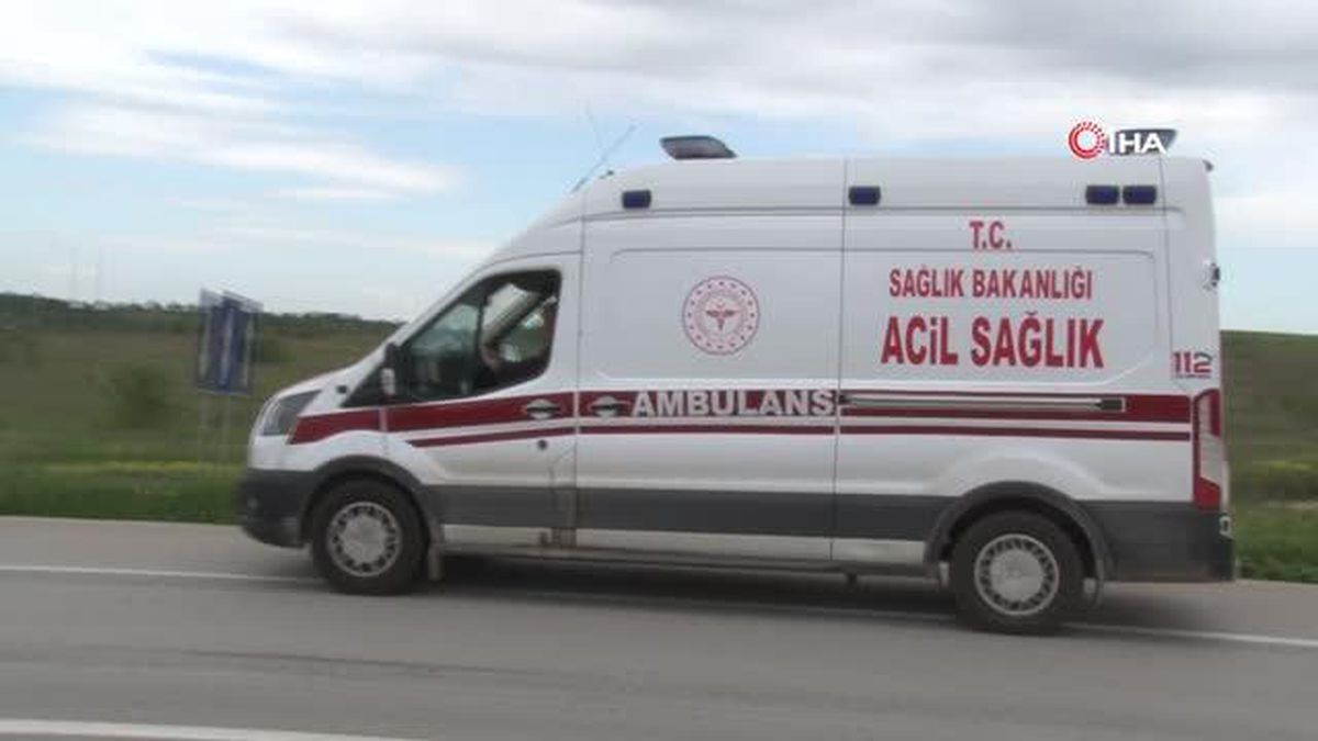 Edirne'de kamyonet otomobile çarptı: 2 yaralı