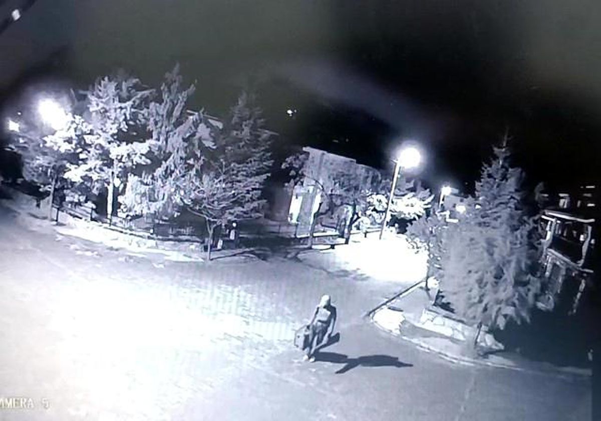Eli boş girdiği villalarda konaklayan hırsız valizini doldurarak ayrıldı