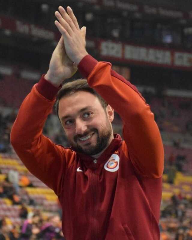 Galatasaray'ın eski tercümanı Mert Çetin, Süper Lig ekibine sportif direktör oluyor Galatasaray'ın eski tercümanı Mert Çetin, Süper Lig ekibine sportif direktör oluyor