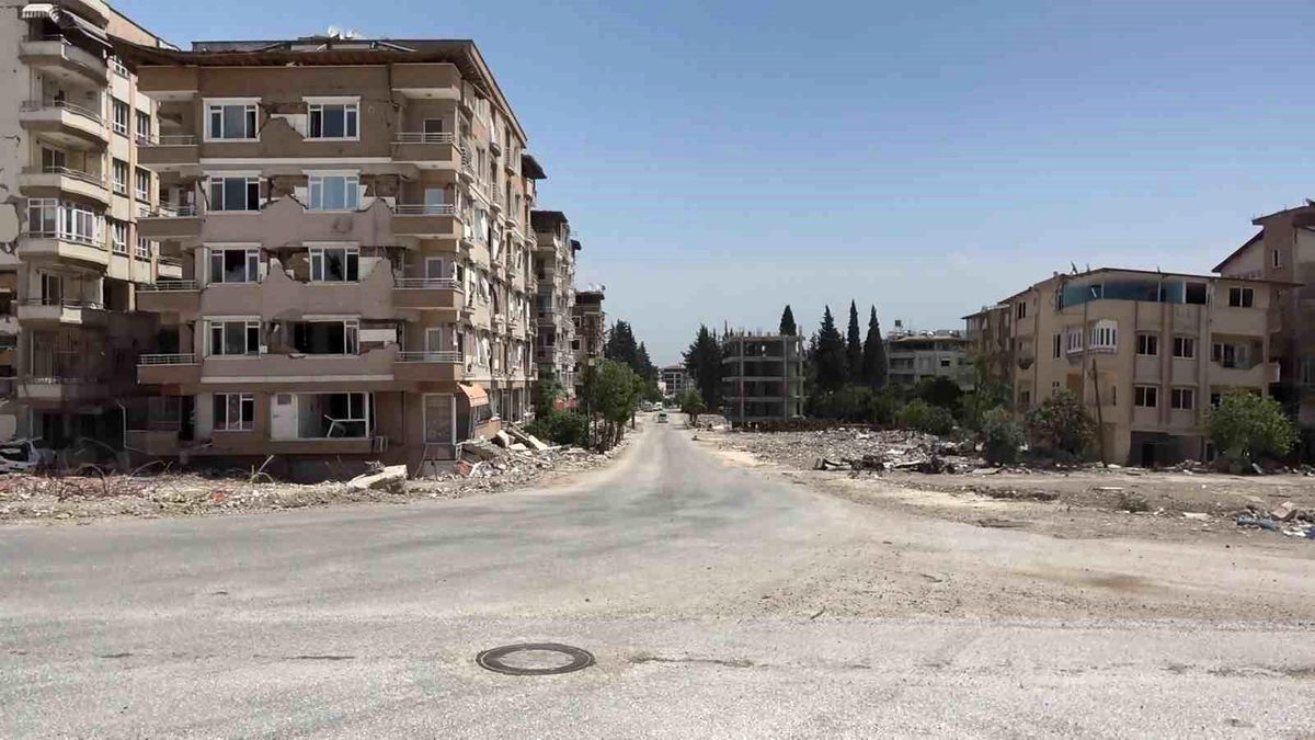 Hatay'da cadde ve sokaklar öksüz kaldı