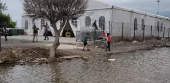 İskenderun'da rüzgar ve sel suları nedeniyle deniz yükseldi