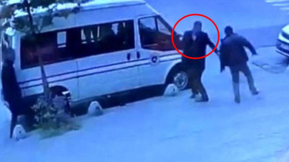 İstanbul'da hakimin omzuna tutunan adamı vurduğu anlar kamerada