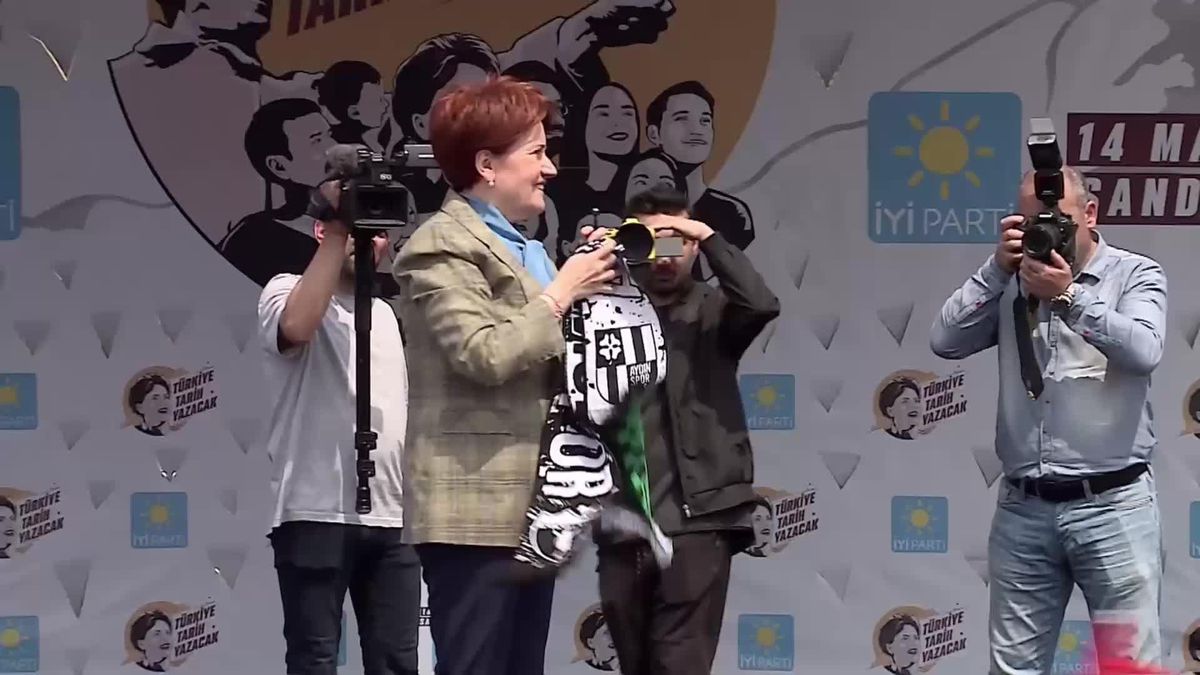 Meral Akşener Aydın'da konuştu: '8 gün kaldı bu kafayı kırmışlardan kurtuluyoruz'