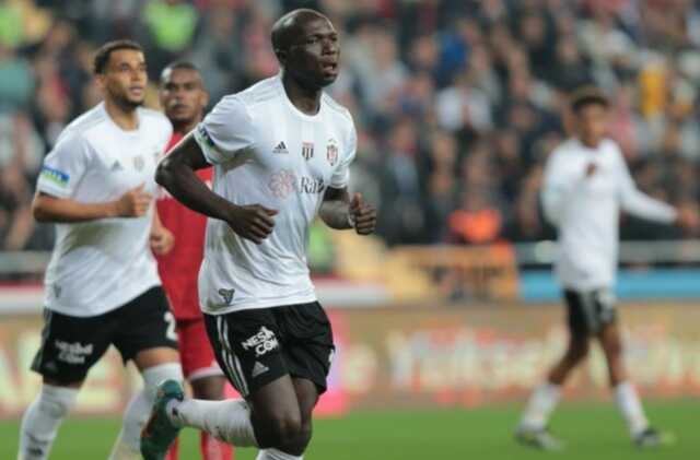 Son Dakika: Antalyaspor'u deplasmanda 3-1'lik skorla mağlup eden Beşiktaş, Fenerbahçe'den ikinciliği aldı