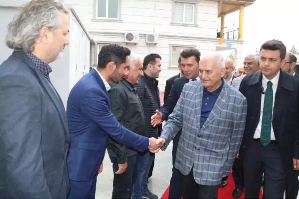 Binali Yıldırım Burdur'da İşçilerle Bir Araya Geldi