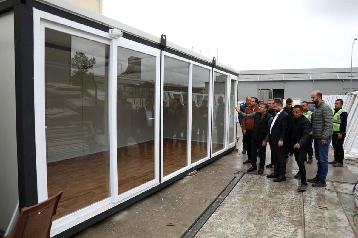 AFAD Başkan yardımcı Sezer konteynır üretimini inceledi