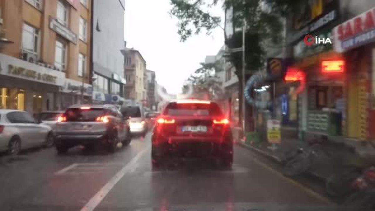 Aksaray'da şiddetli yağmur etkili oluyor
