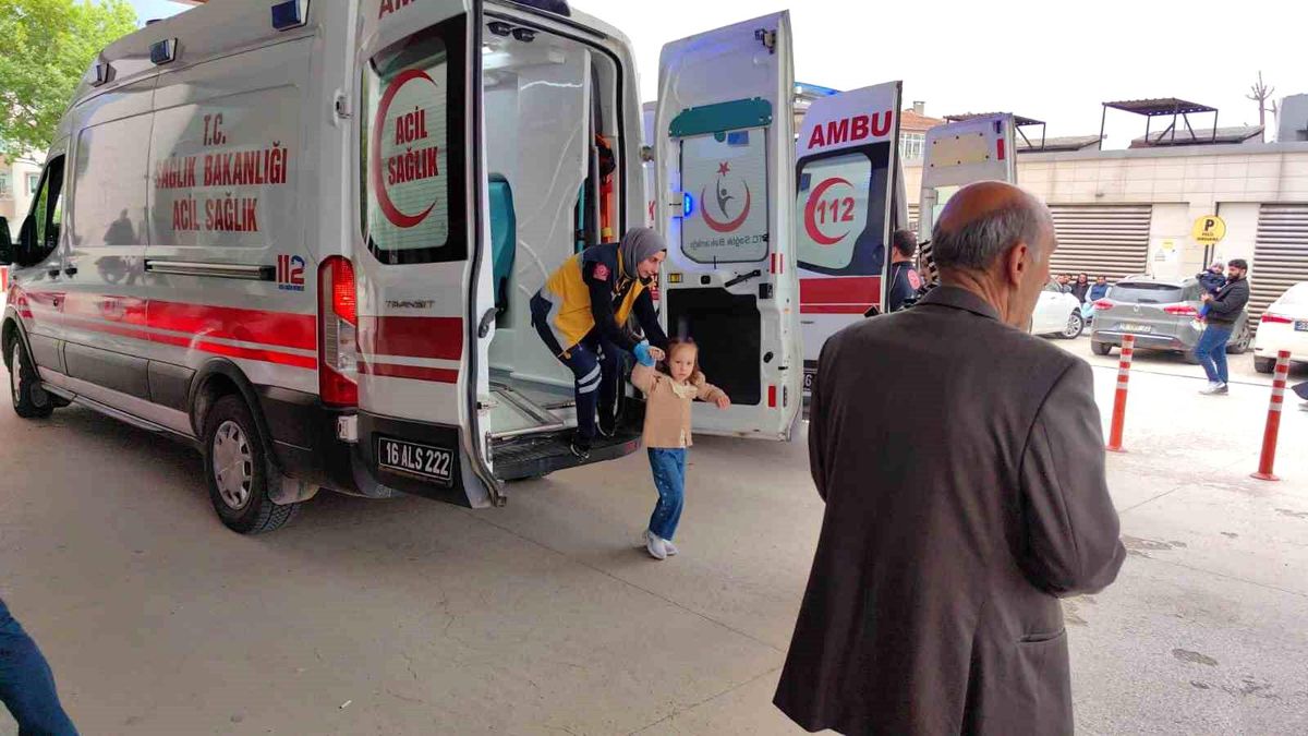 Bursa iki otomobil çarpıştı: 5 yaralı
