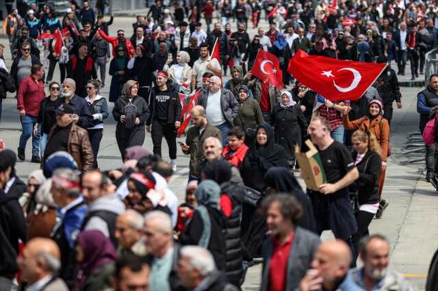 'Büyük İstanbul Mitingi' için Atatürk Havalimanı Millet Bahçesi'ne gelenler alanı doldurdu