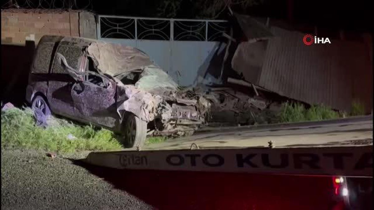 Elazığ'da takla atan araç hurdaya döndü: 1 yaralı