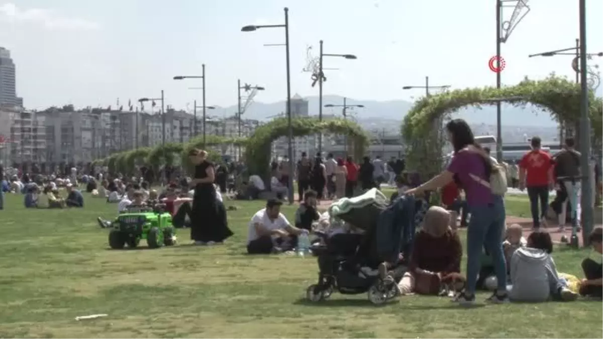 İzmir'de bahar havası: İzmirliler, Kordon'u doldurdu