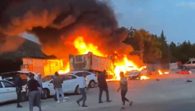 Son Dakika: Hatay'da kontrolden çıkan kamyon, asker uğurlayan kalabalığın arasına daldı: 12 ölü, 3'ü ağır 31 yaralı