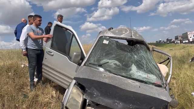 Son Dakika: Şanlıurfa'da kamyonet ile tır çarpıştı: 6 ölü Son Dakika: Şanlıurfa'da kamyonet ile tır çarpıştı: 6 ölü