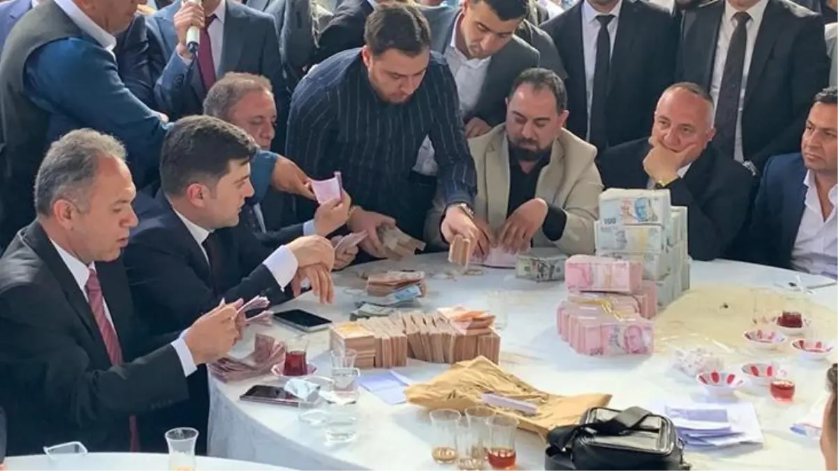 2 gün 2 gece süren aşiret düğününde damada 5 milyon 300 bin TL, geline ise 15 kilo altın takıldı