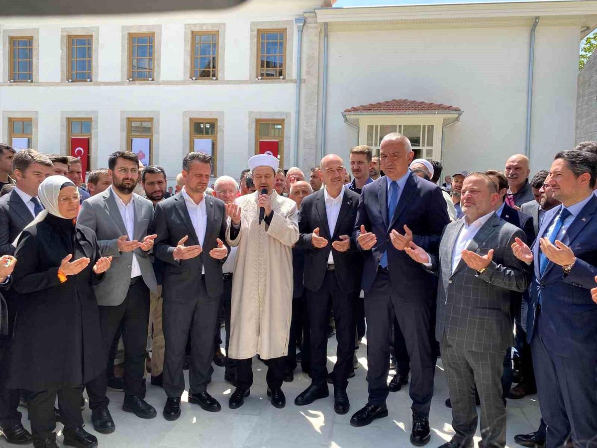 Bakan Soylu ve Bakan Ersoy restorasyonu tamamlanan Tevfikiye Camii'yi açtı