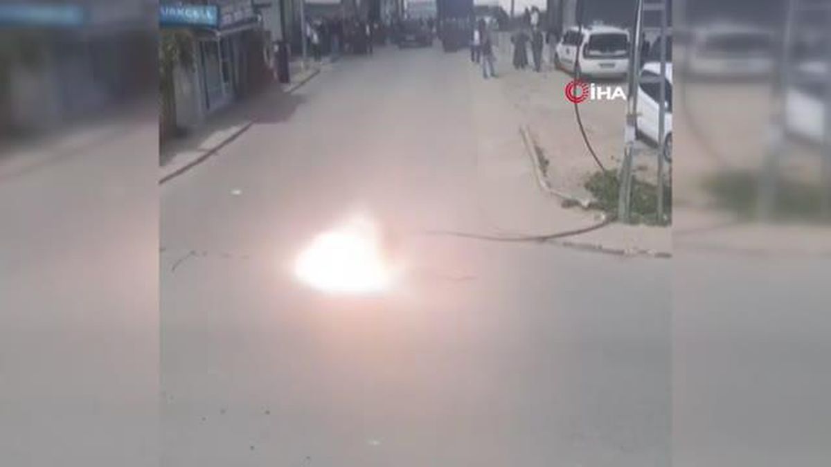 Başakşehir'de elektrik kabloları cadde ortasında bomba gibi patladı
