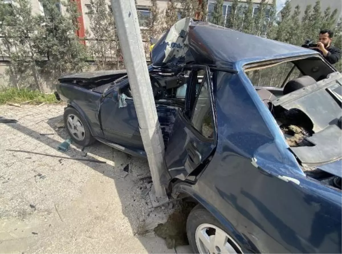 Eskişehir'de otomobil ağaca çarptı: 1 yaralı