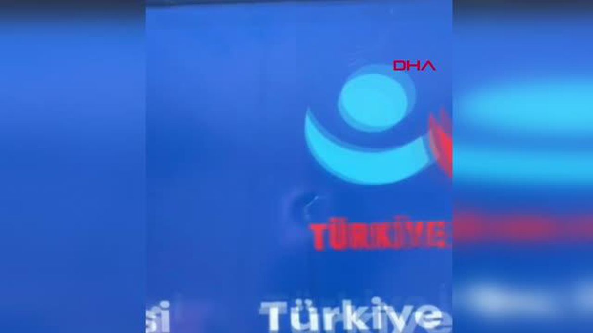 DİYARBAKIR'DA ATA İTTİFAKI'NIN OTOBÜSÜNE TAŞLI SALDIRI