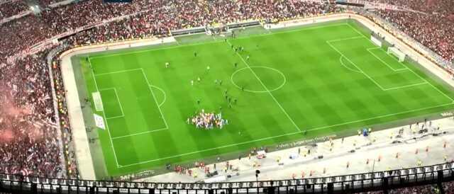 Dünya, Arjantin'de oynanan tarihi derbiyi konuşuyor! River Plate-Boca Juniors maçında savaş çıktı Dünya, Arjantin'de oynanan tarihi derbiyi konuşuyor! River Plate-Boca Juniors maçında savaş çıktı