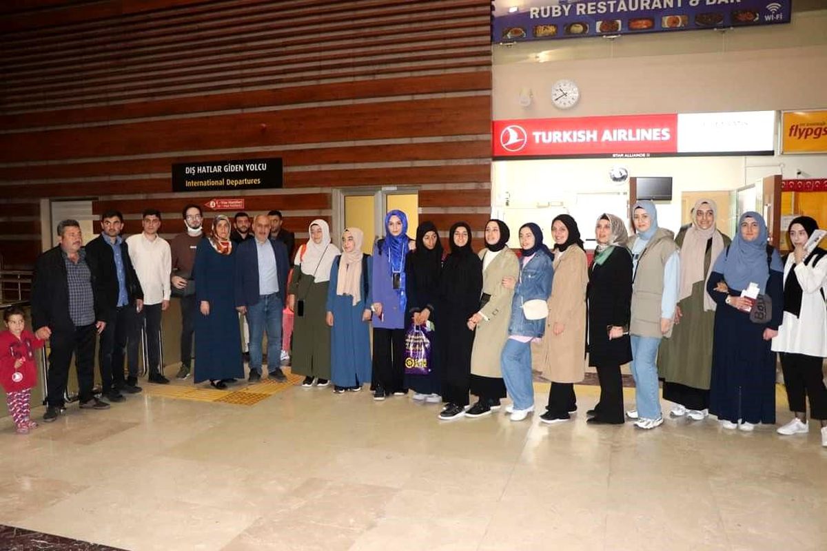 Elazığ'da üniversite öğrencileri umreye gönderildi