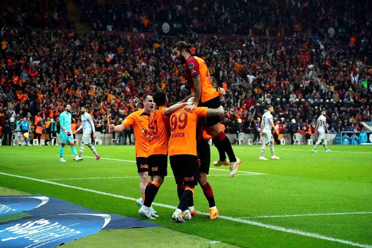 Galatasaray evindeki yenilmezliğini 15'e çıkardı