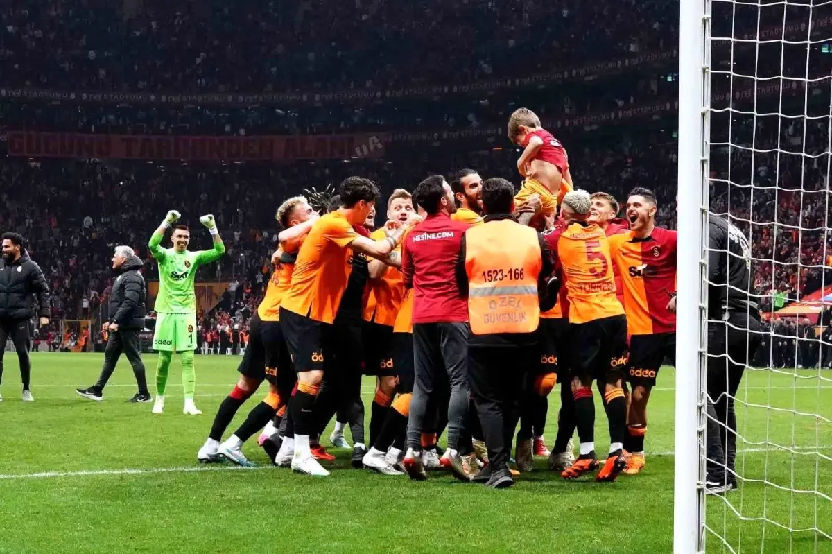 Galatasaray, Fenerbahçe ve Beşiktaş ile puan farkını 5'e çıkardı
