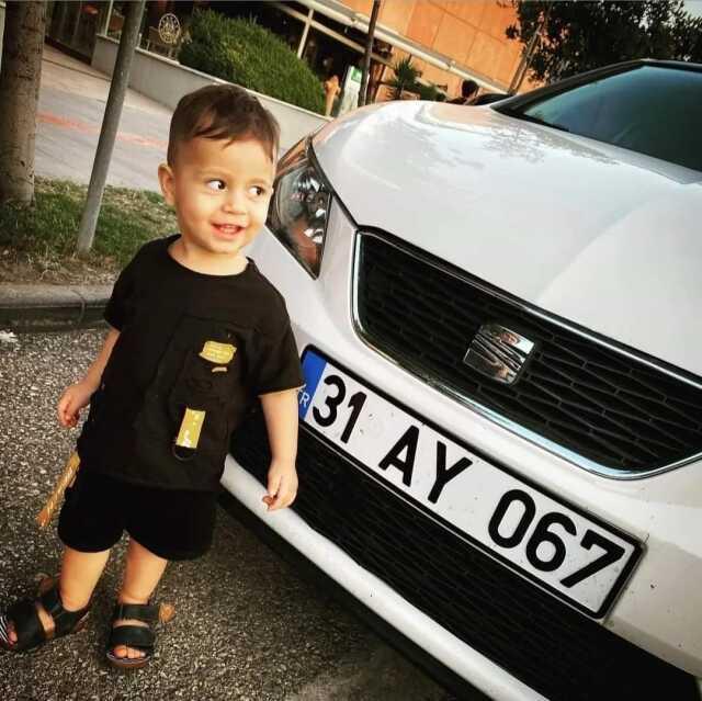 Hatay'da kamyon faciasında ölen 7 kişi, yan yana defnedildi Hatay'da kamyon faciasında ölen 7 kişi, yan yana defnedildi