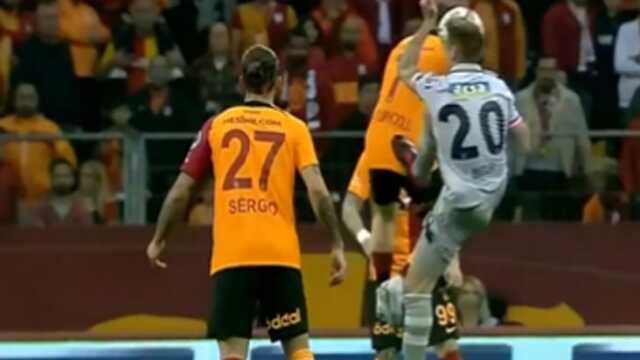 Maç olaylı başladı! Galatasaray'dan Halil Umut Meler'e kırmızı kart isyanı