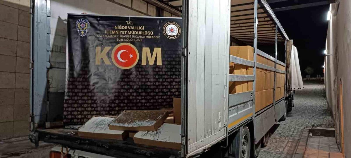 Niğde'de tura operasyon: 6 milyon 750 bin makaron ele geçirildi
