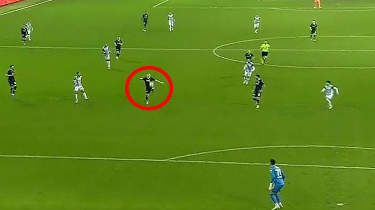 Süper Lig'in kaderini değiştiren gol öncesinde ofsayt var mı? Hakemin hatası yorumcuların ağzını açık bıraktı