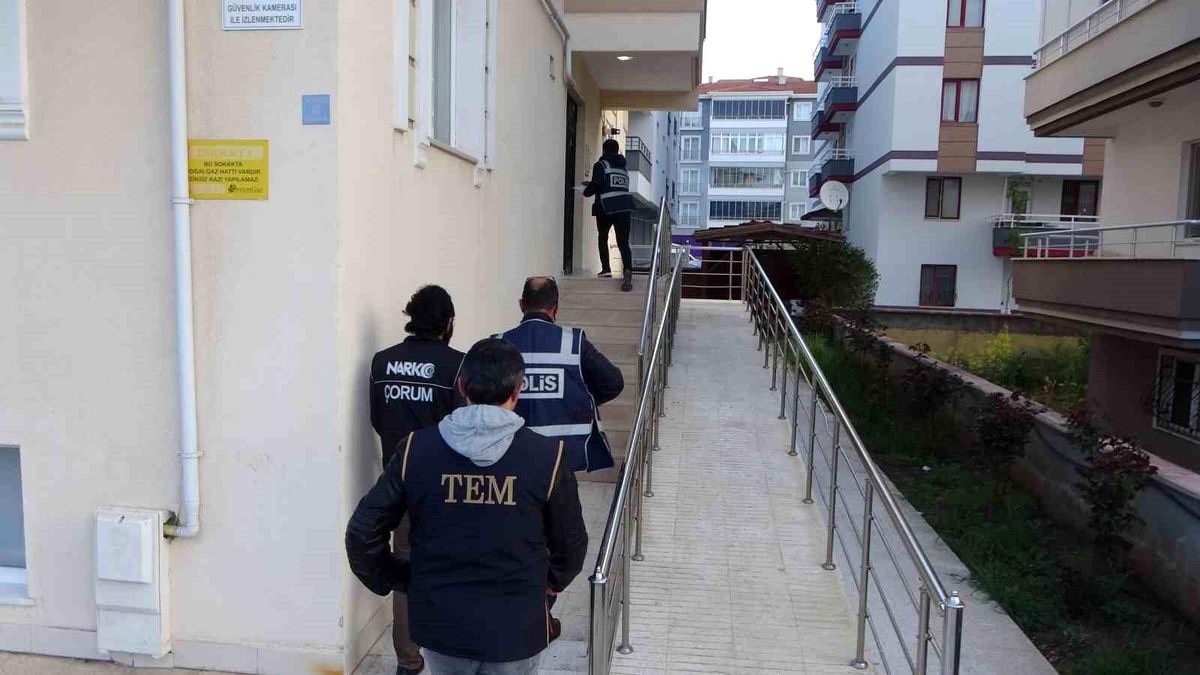 Bebek beşiğinden esrar çıktı