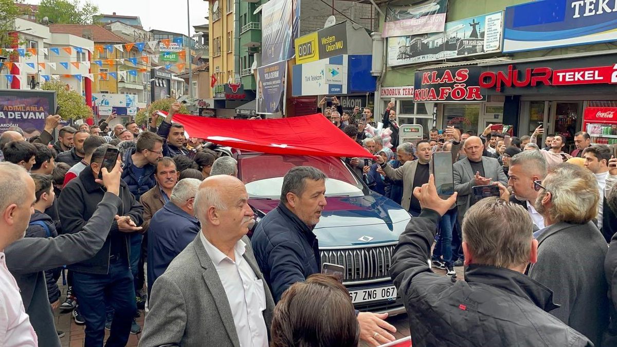 Belediye Togg'u beğenen halka hakaret etti