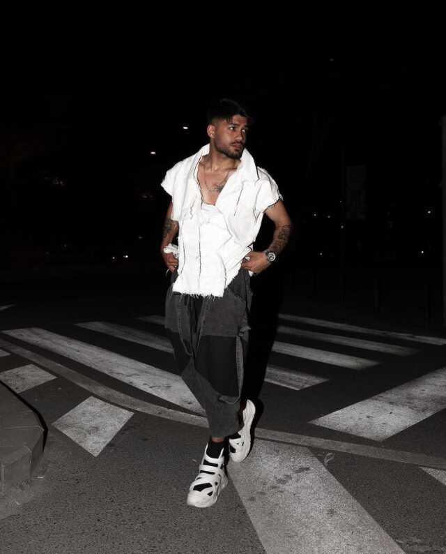 Beşiktaş'ta 9-10 kişinin yumruklu saldırısına uğrayan fenomen Cihan Emre korku dolu anları anlattı Beşiktaş'ta 9-10 kişinin yumruklu saldırısına uğrayan fenomen Cihan Emre korku dolu anları anlattı