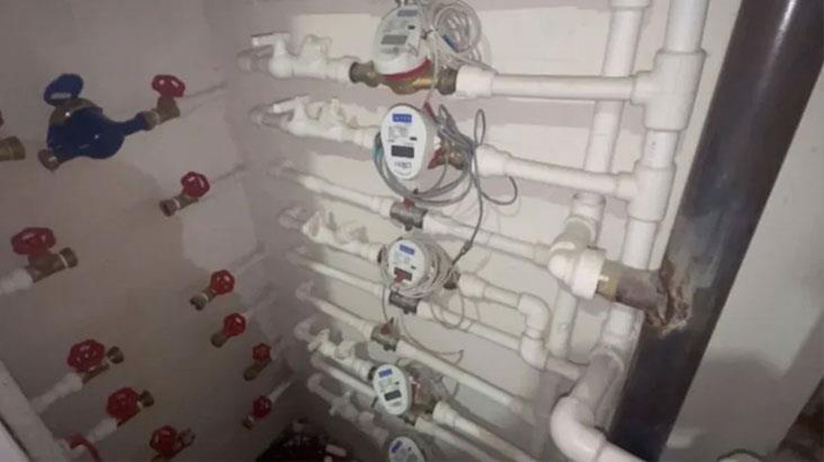 Hırsızların su sayaçlarını çaldığı apartman sakinleri susuz kaldı
