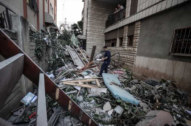 İsrail, Gazze saldırısında aralarında kadın ve çocukların da bulunduğu 12 kişiyi öldürdü