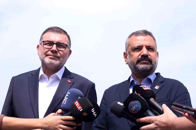 İzmir'deki taşlı-sopalı olayın ardından AK Parti ve CHP'li başkanlar sarılarak poz verdi