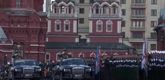 Rusya'da Zafer Günü Askeri Geçit Töreniyle Kutlandı