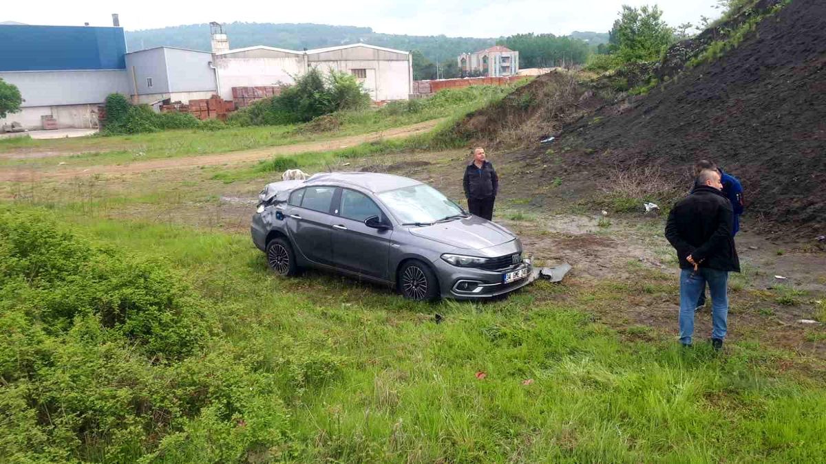 Sürücüsünün kontrolünü kaybetti otomobil şarampole uçtu