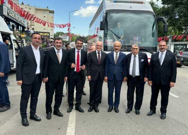 Batman'da Cumhurbaşkanı Erdoğan'a eşlik edeceği söyleniyordu! Mehmet Şimşek mitinge katıldı ama sahneye çıkmadı