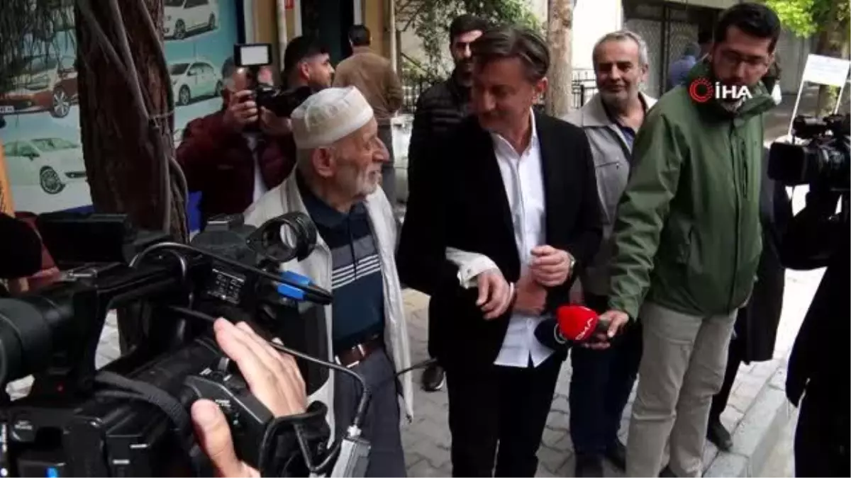 Büyük İstanbul Mitingi'ne giderken görüntülenen Hüseyin Bayraktar'a TOGG sürprizi