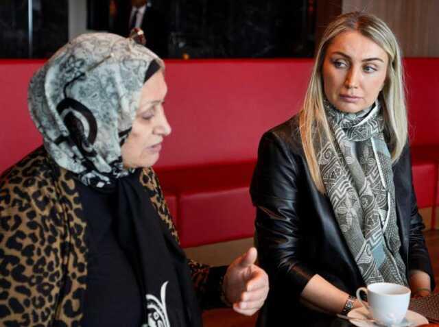 İmamoğlu, Erzurum'daki mitingde yaşanan taşlı saldırıda yaralanan vatandaşlarla buluştu