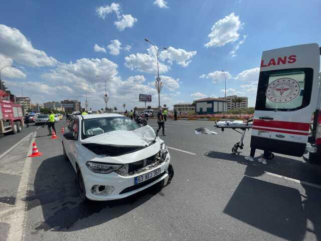 Otomobilin çarptığı anne hayatını kaybetti, oğlu ağır yaralı