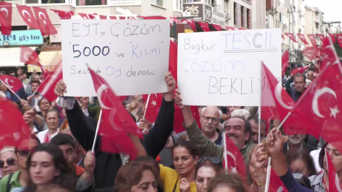 CHP Grup Başkanvekili Özgür Özel, İzmir'de seçmenlere çağrıda bulundu
