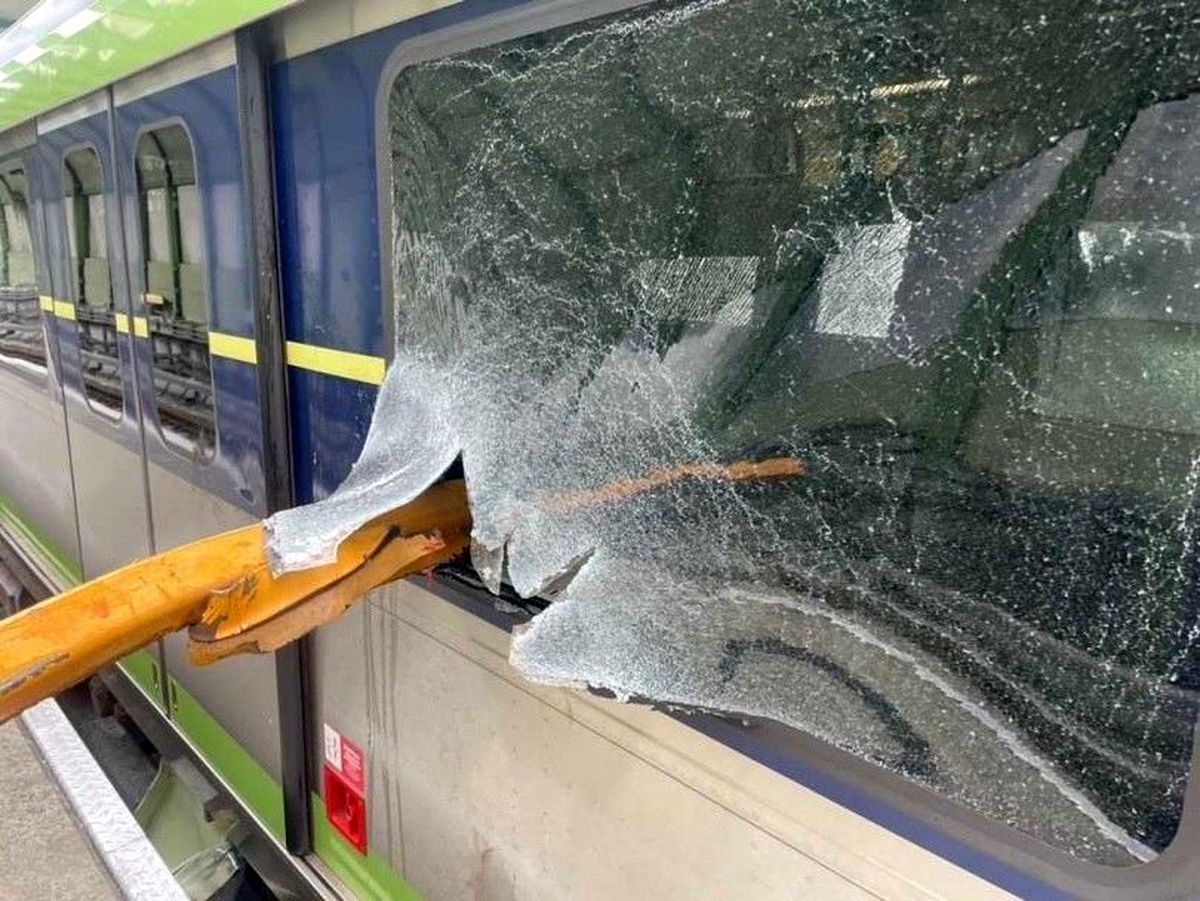 Tayvan'da inşaat vinci metronun üzerine düştü: 1 ölü, 8 yaralı