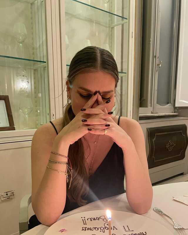 7 aylık hamile Aslı Enver, ilk defa karnı burnunda pozunu paylaştı 7 aylık hamile Aslı Enver, ilk defa karnı burnunda pozunu paylaştı