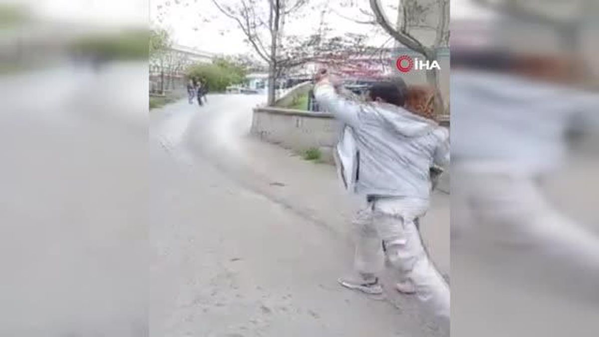 Başörtülü kadına 'Az kaldı, sizi göndereceğiz' sözleriyle saldırı iddiası