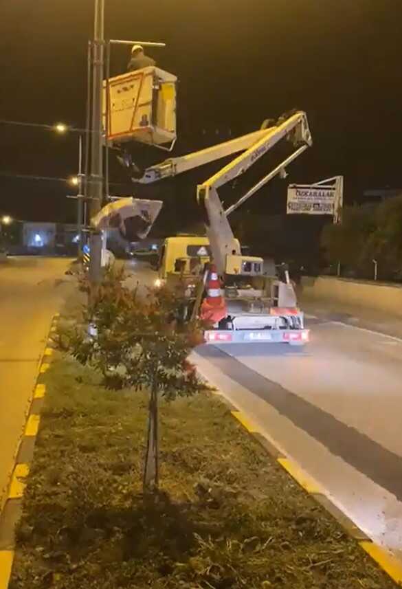 Hatay'da seçim afişlerinin indirilmesine Gökhan Zan'dan tepki: Benden bu kadar korkmayın