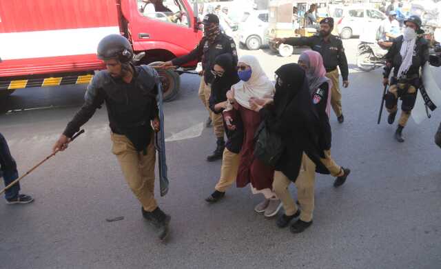 Pakistan'daki Imran Khan protestolarında can kaybı 9'a yükseldi