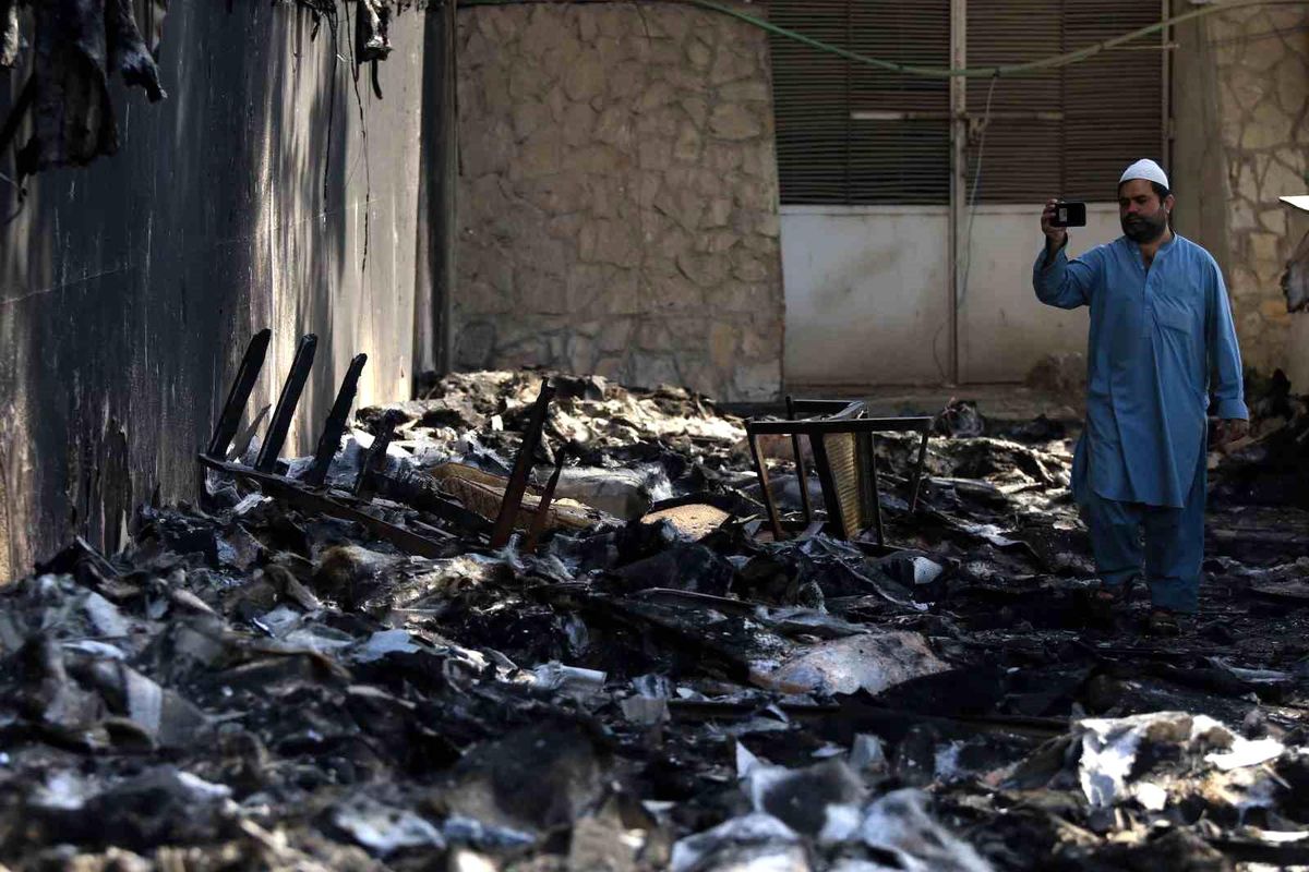 Okullar tatil edildi, yollar kapandı! Pakistan'daki Imran Khan protestolarında can kaybı artıyor